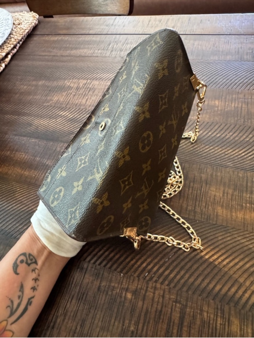 Louis Vuitton vintage Sarah monogram long wallet converted
Crossbody 2000 france - Picture 11 of 16